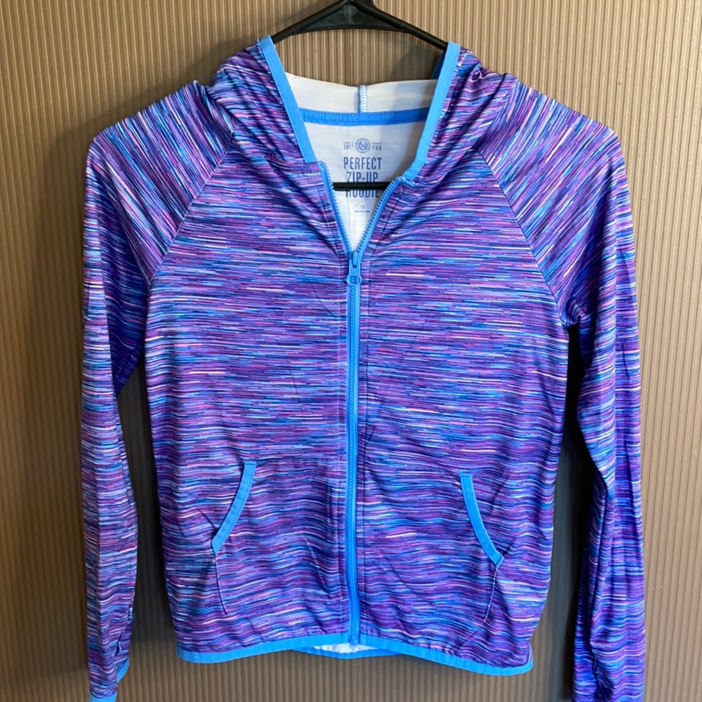 So zip up hooded‎ jacket size 7/8 pink/blue/purple